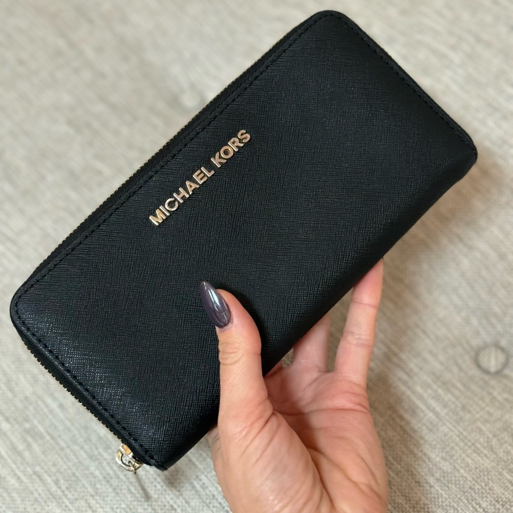 Michael Kors Black Zip Wallet Saffiano Leather